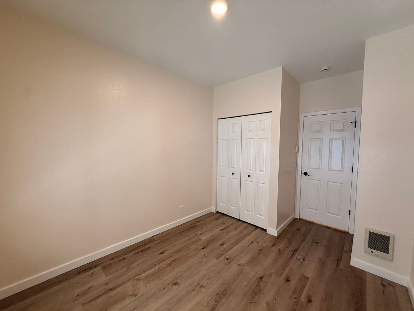 Springfield Apartment: 387 S 58th Street