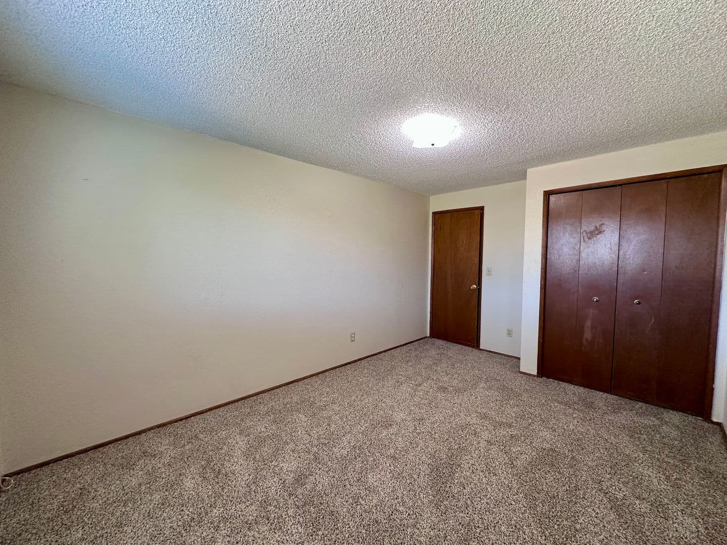 Springfield House: 970 S 55th Place