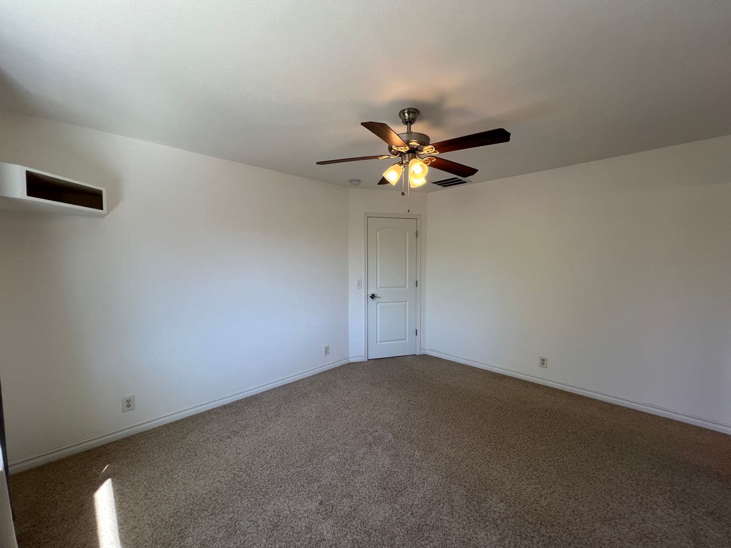 Eugene House: 1592 Kingston Way