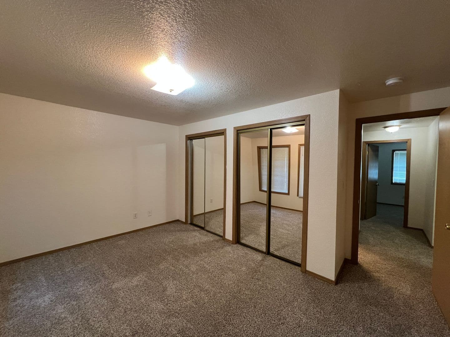 Eugene Apartment: 123 Green Lane