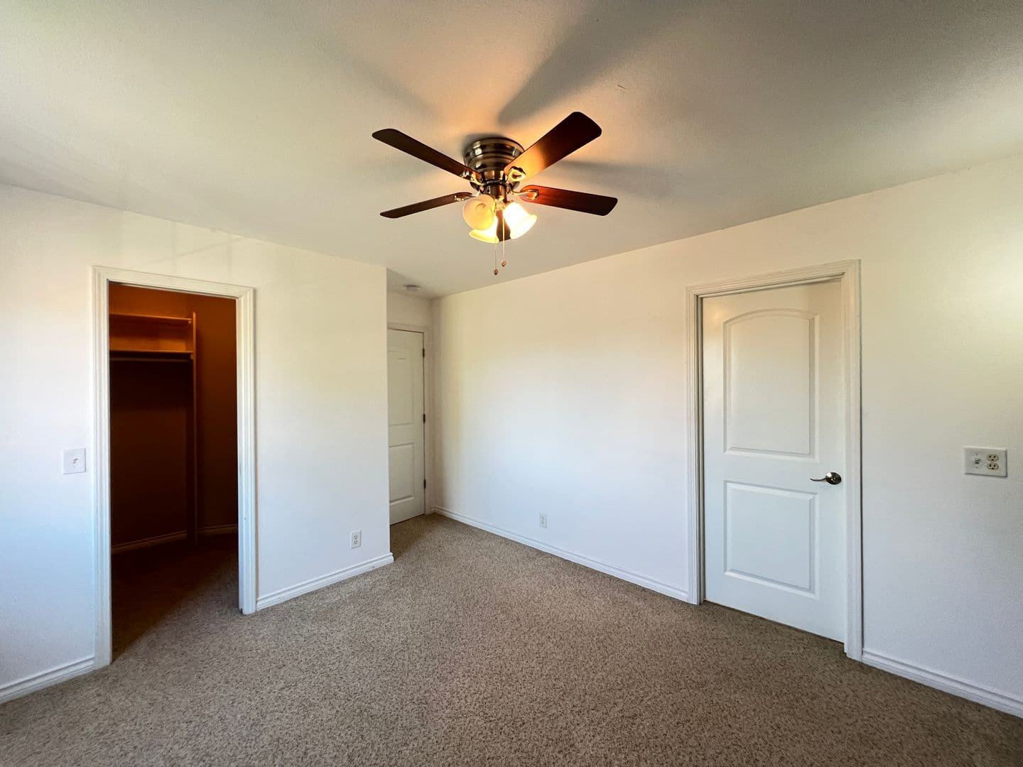 Eugene House: 1592 Kingston Way