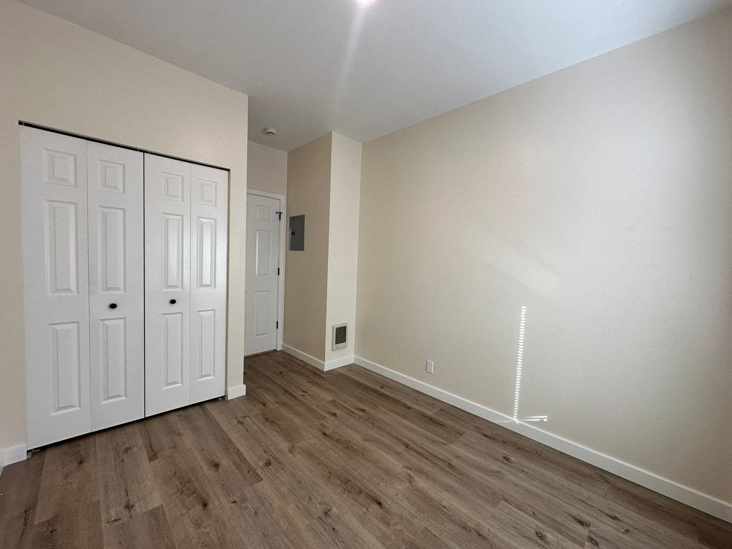 Springfield Apartment: 387 S 58th Street