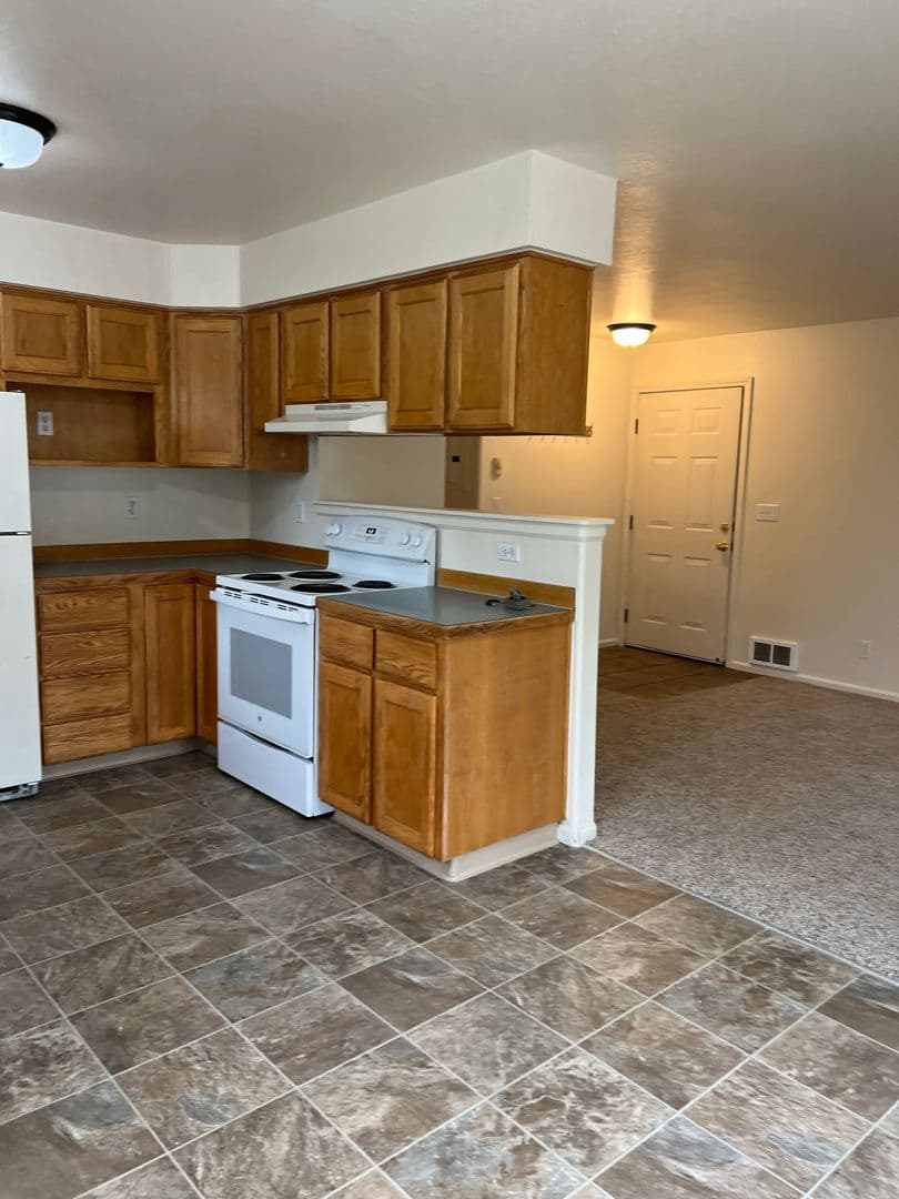 Eugene Apartment: 1622 W Broadway