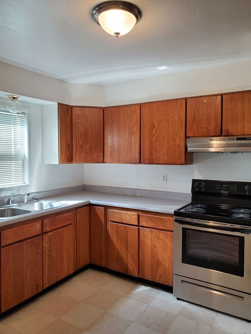 Springfield Apartment: 4184 Camellia