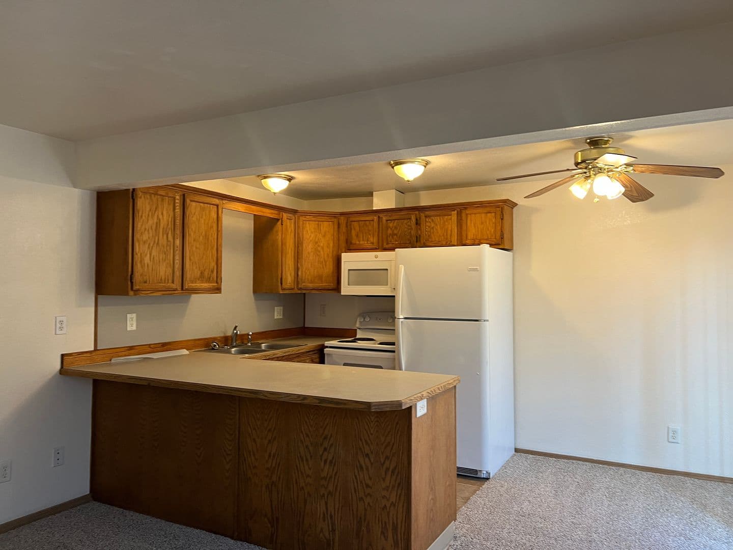 Eugene Apartment: 123 Green Lane