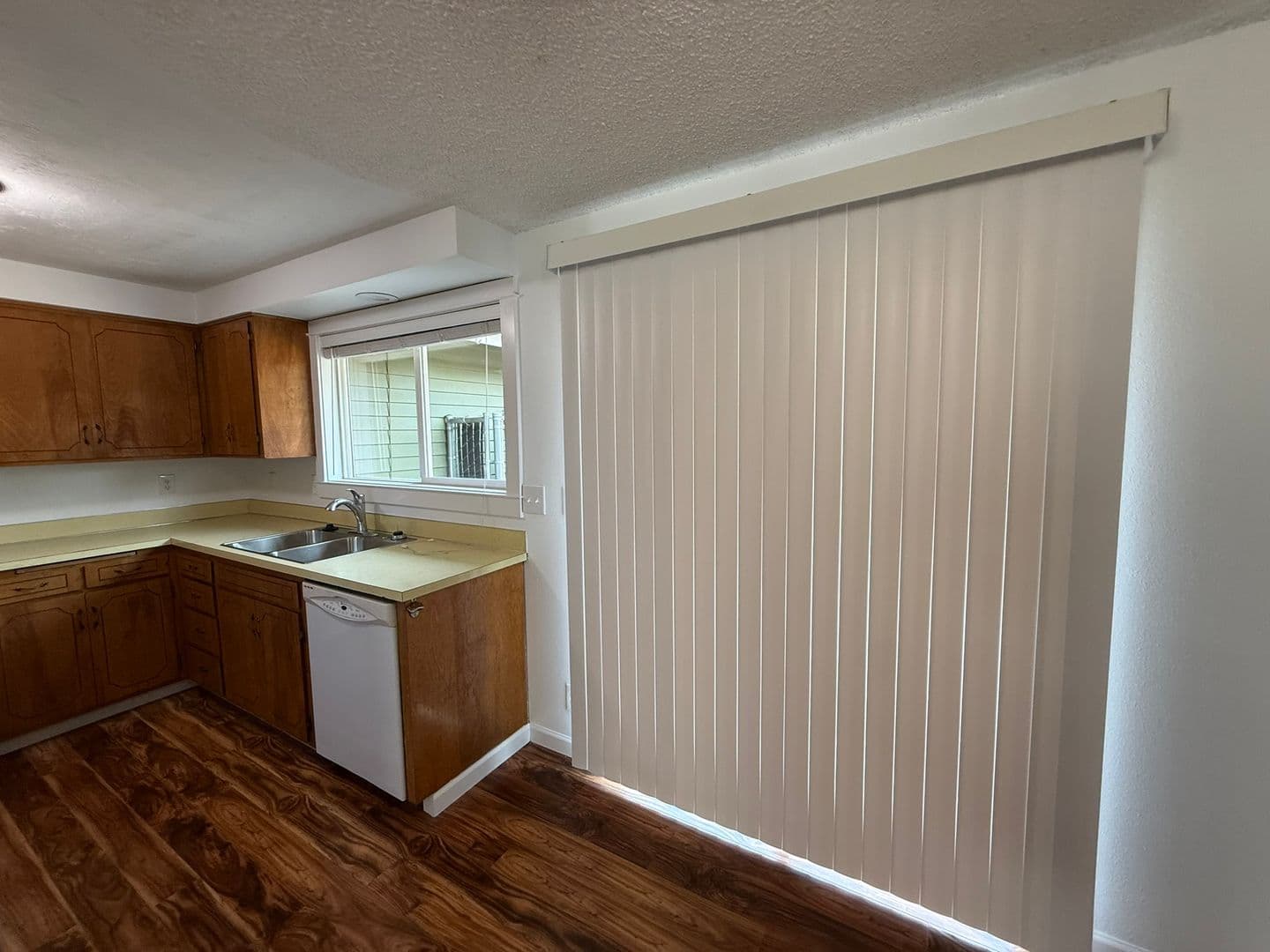 Eugene Apartment: 595 Mar Loop