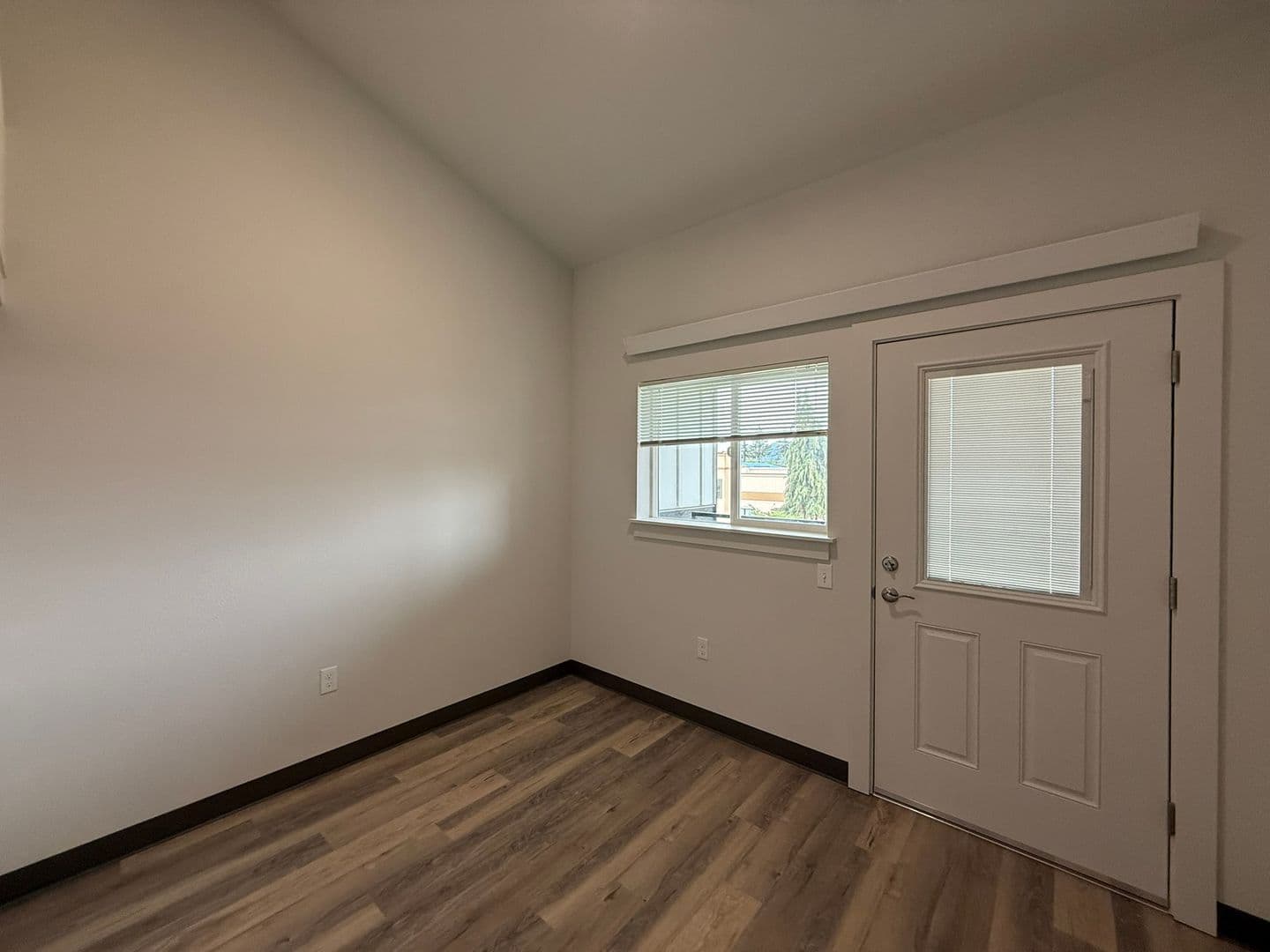 Springfield Apartment: 1888 5th Street