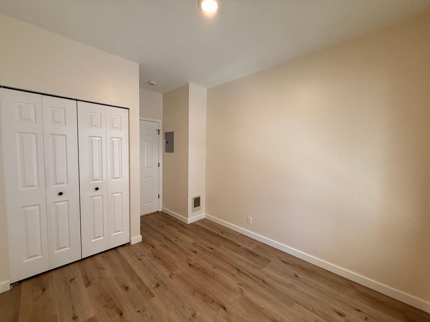 Springfield Apartment: 387 S 58th Street