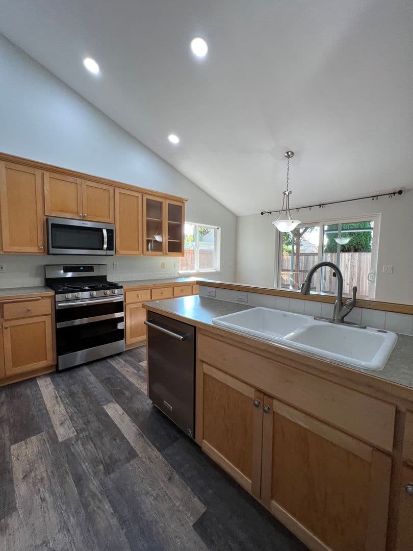 Eugene House: 5980 Kistler Lane