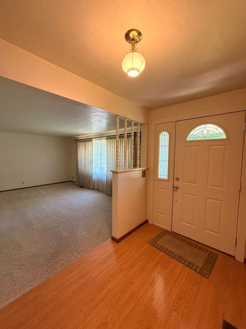 Eugene House: 2148 Grove St