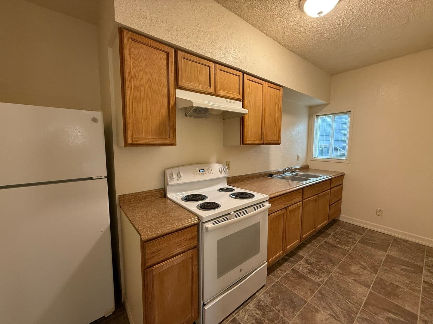 Eugene Apartment: 771 W 7th Ave