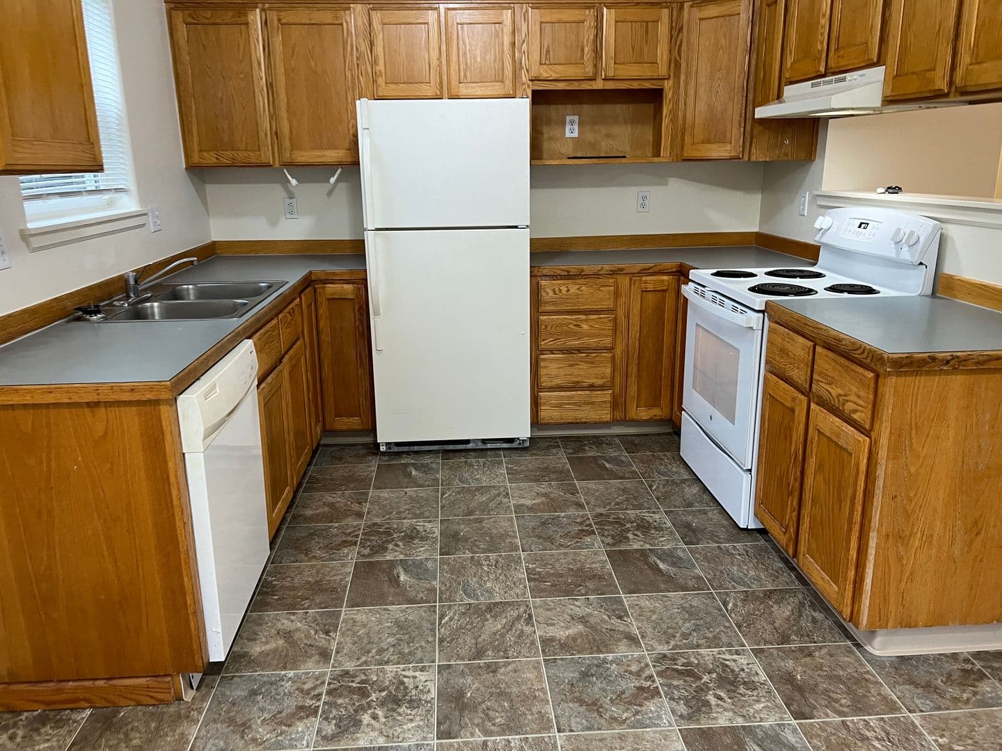 Eugene Apartment: 1622 W Broadway
