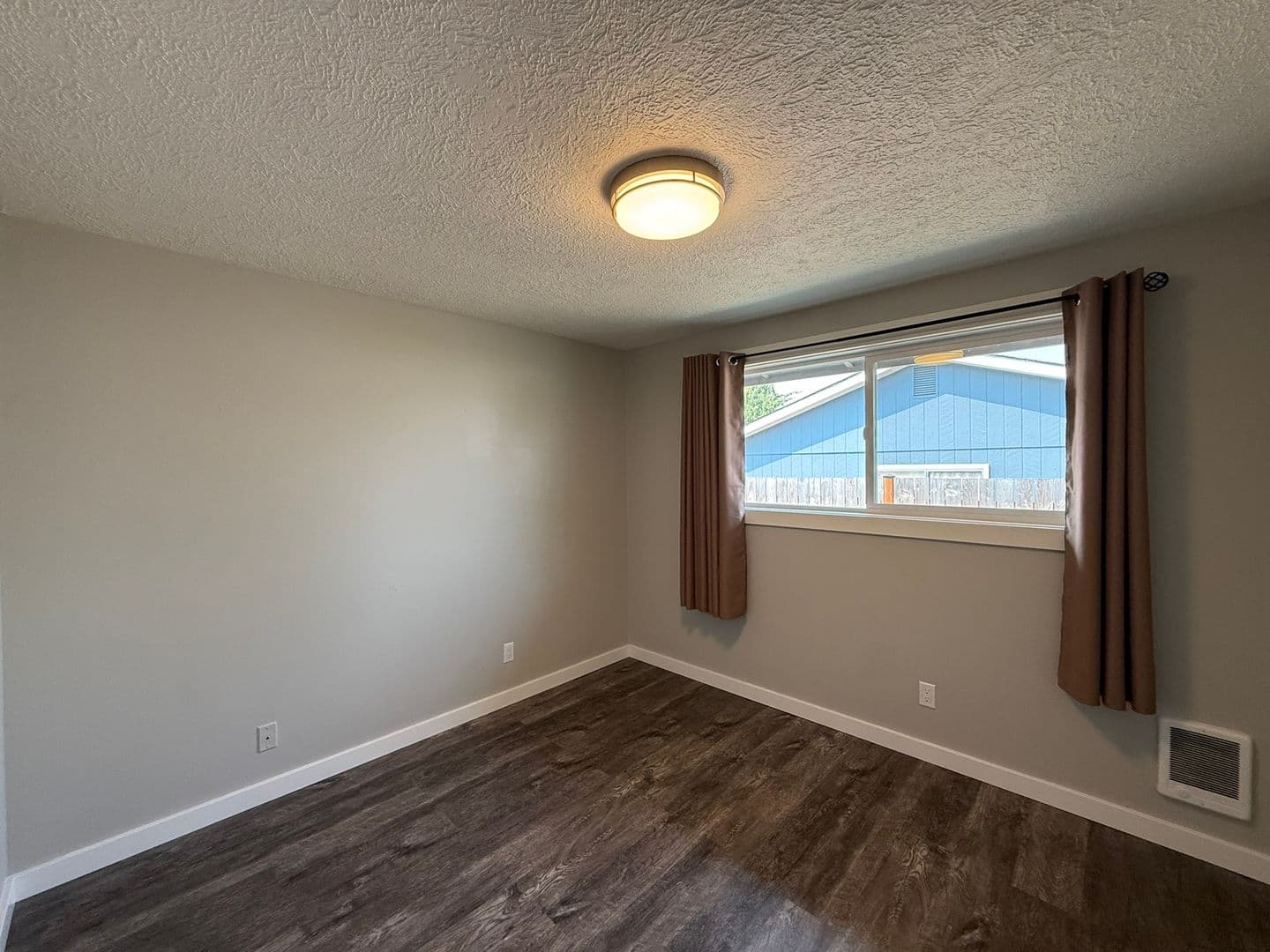 Cottage Grove House: 640 Lincoln Ave