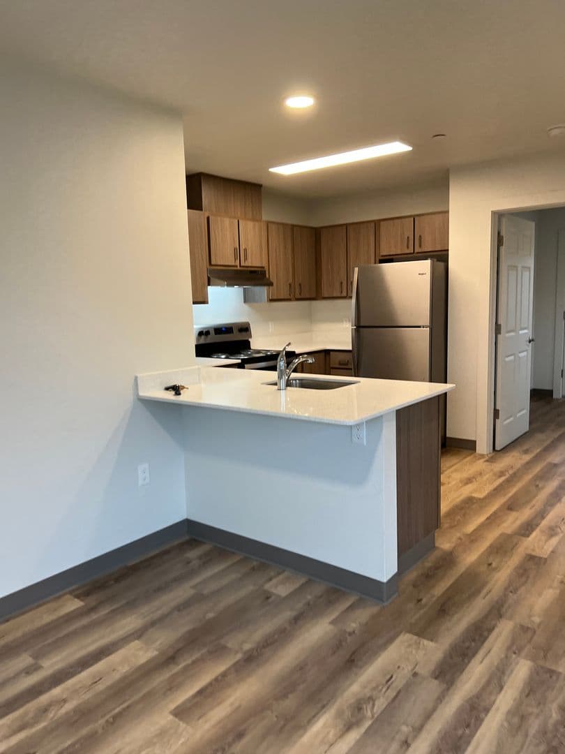 Springfield Apartment: 1866 5th Street