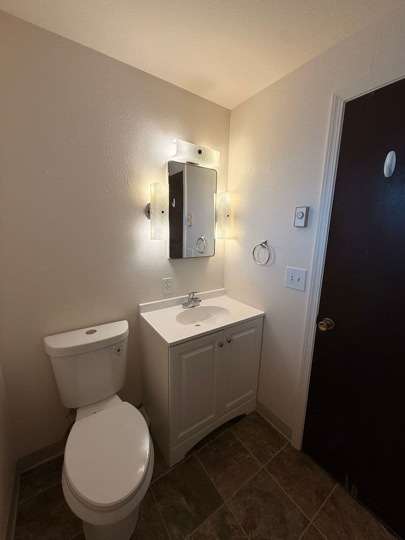 Creswell Apartment: 92 N 8th Street