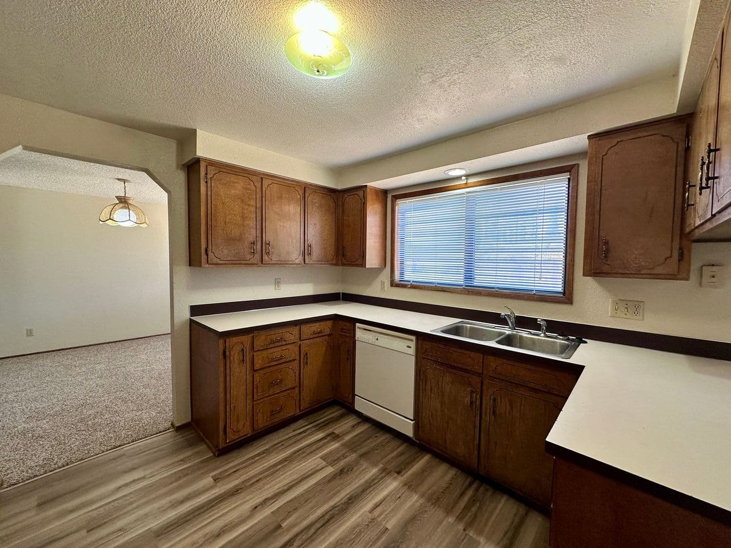 Springfield House: 970 S 55th Place