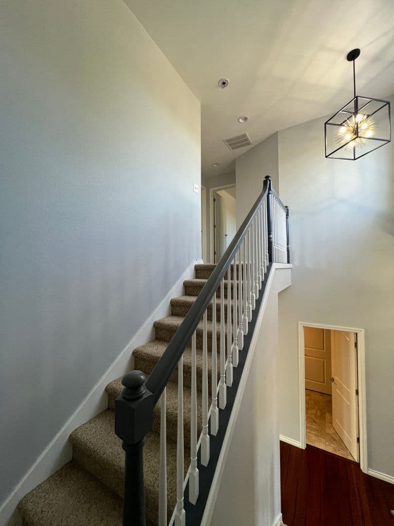 Eugene House: 1592 Kingston Way