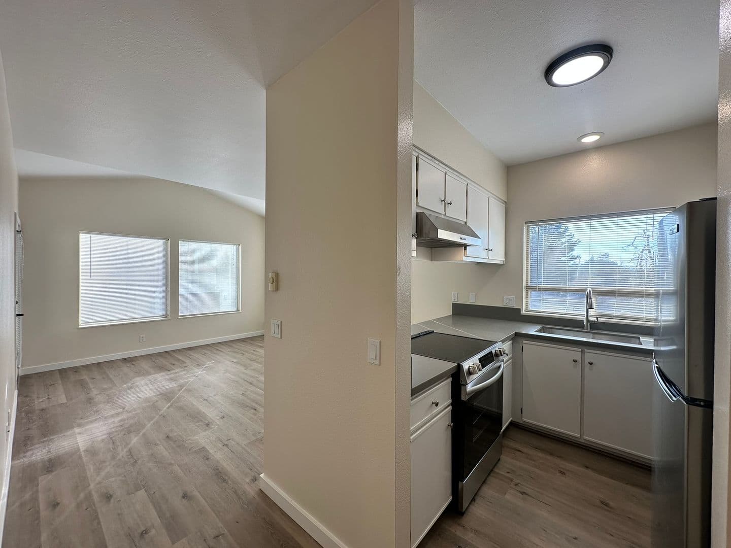 Springfield Apartment: 387 S 58th Street