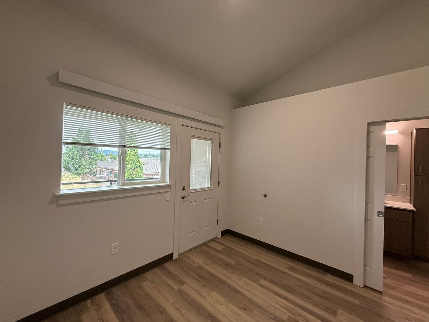 Springfield Apartment: 1888 5th Street