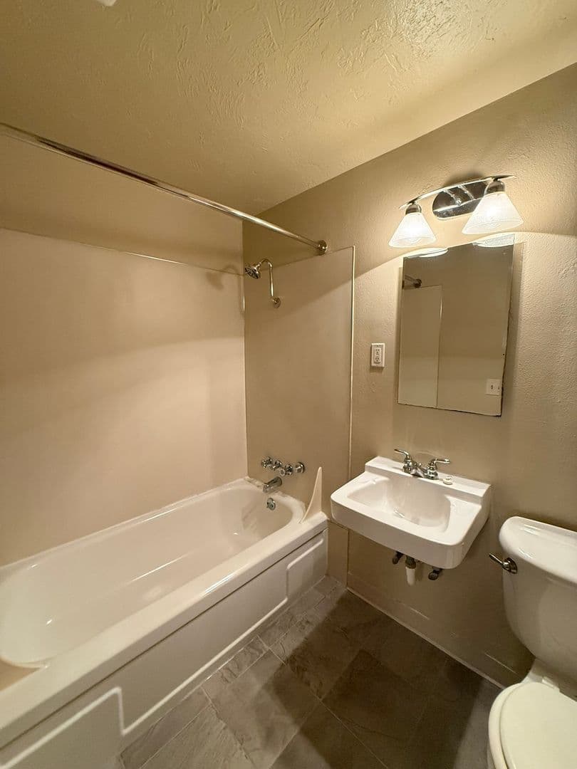 Eugene Apartment: 2950 Willamette Street