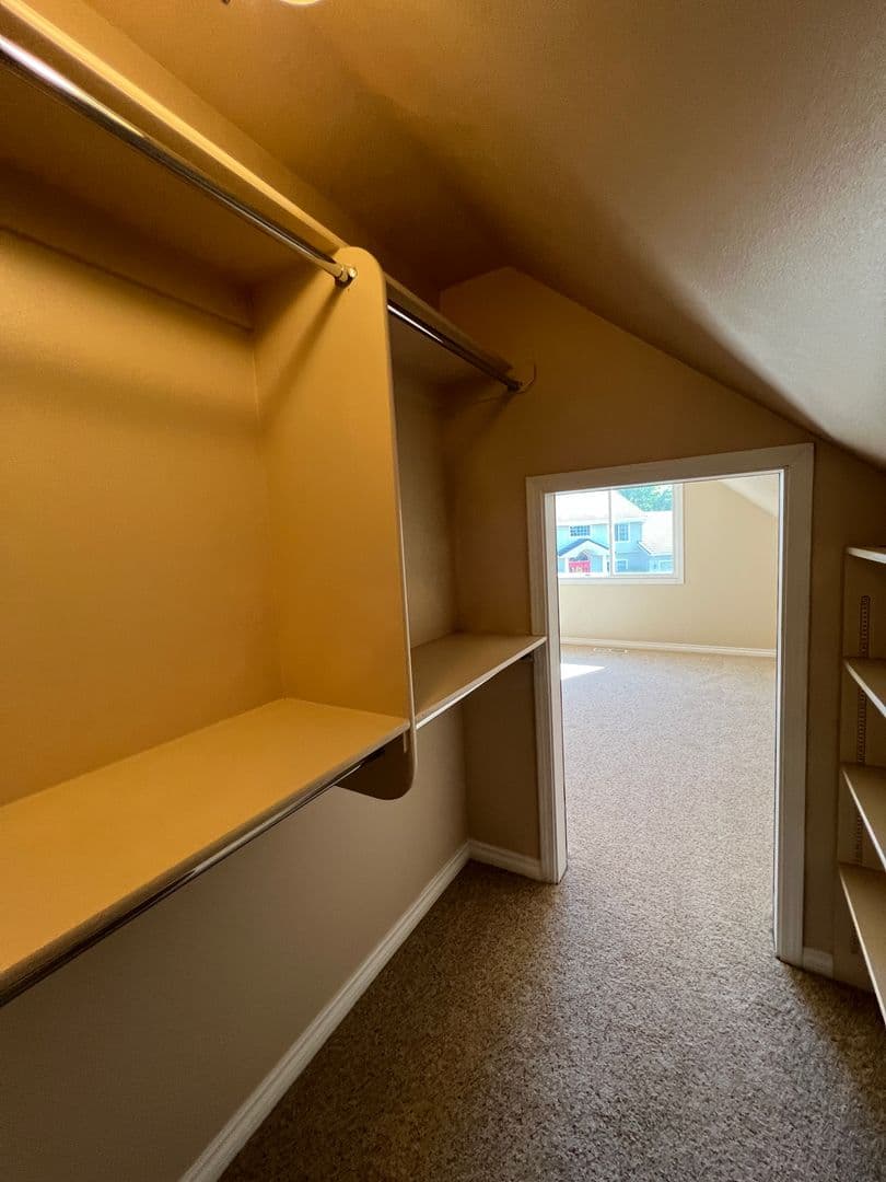 Eugene House: 1592 Kingston Way