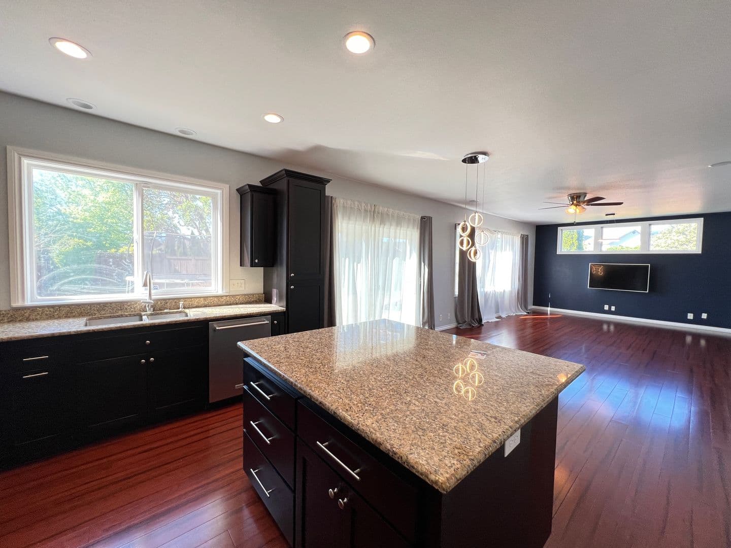 Eugene House: 1592 Kingston Way