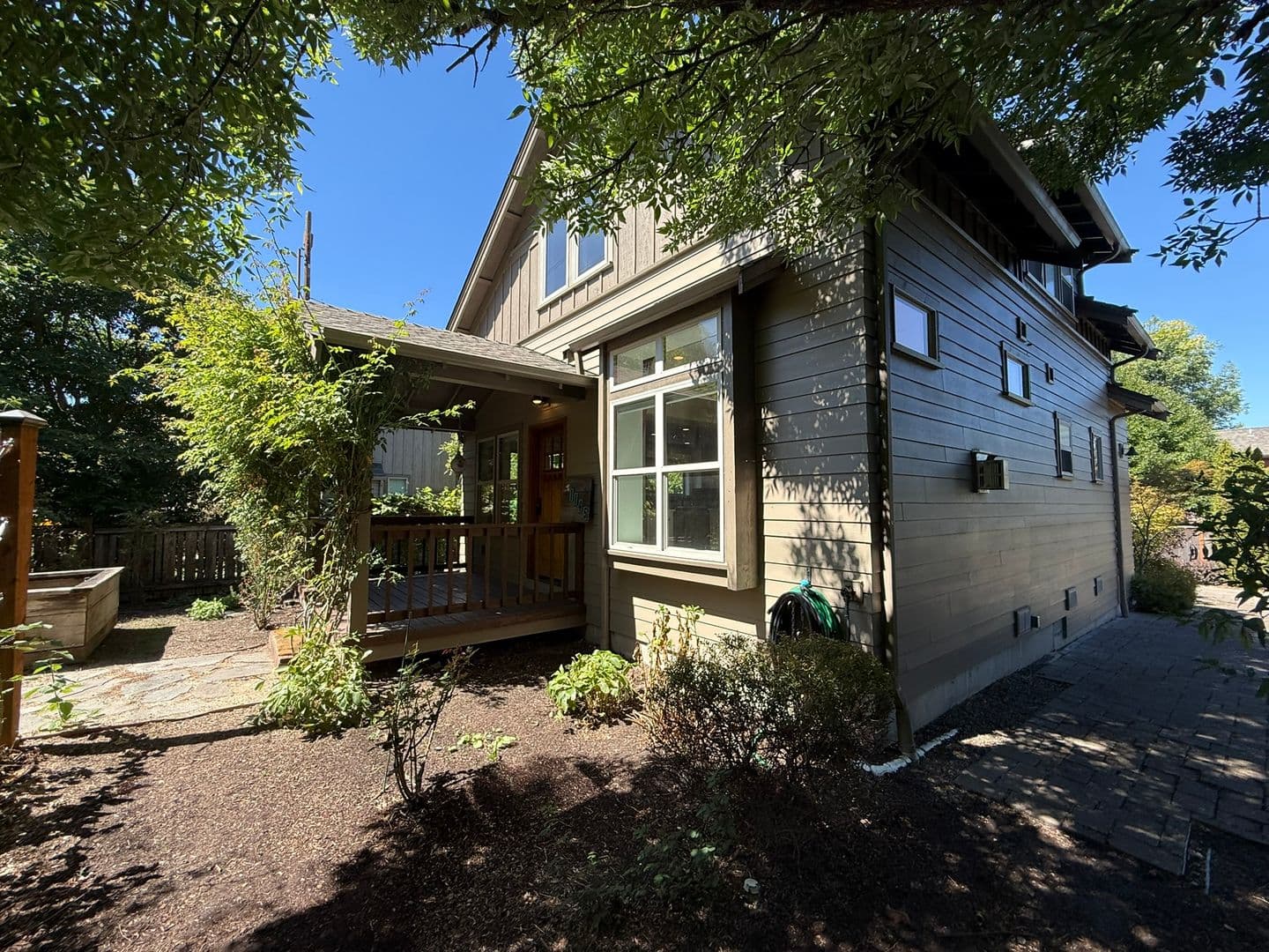 Eugene House: 1145 W 28th Ave