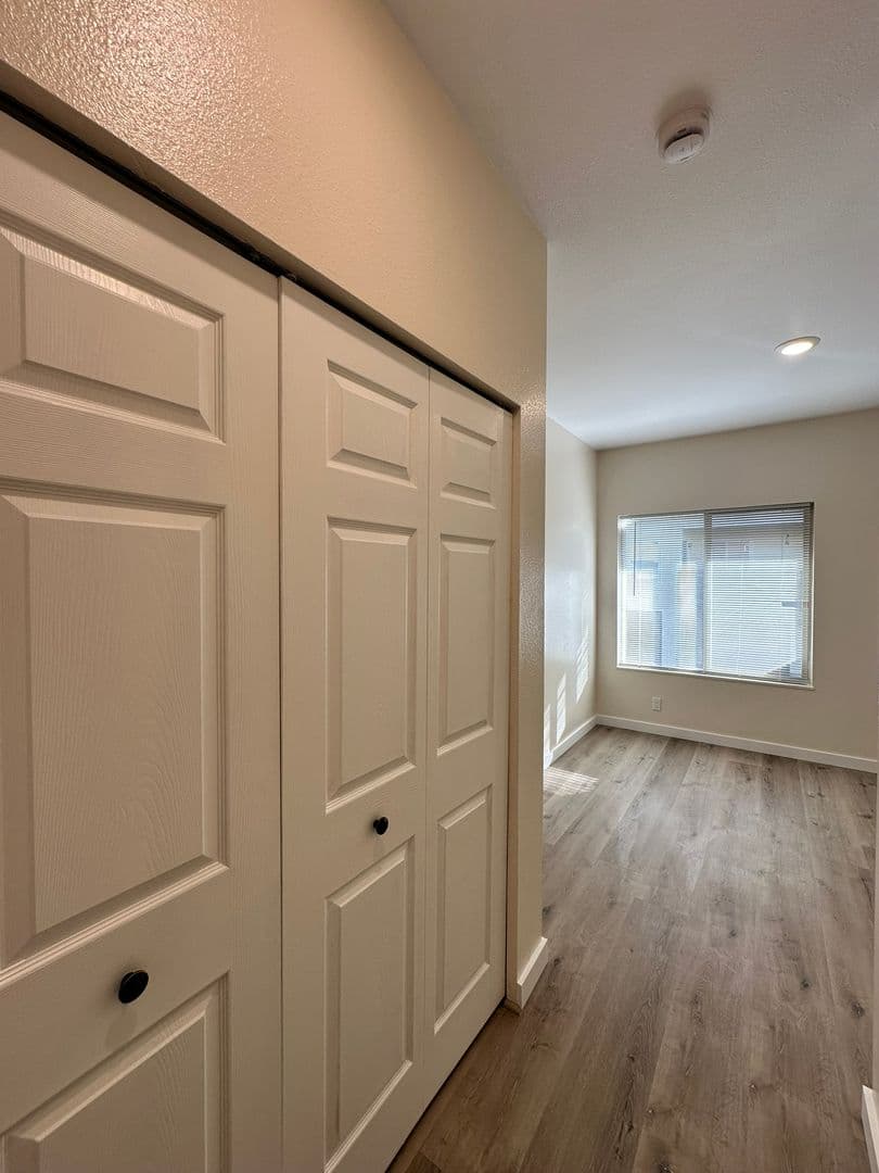 Springfield Apartment: 387 S 58th Street