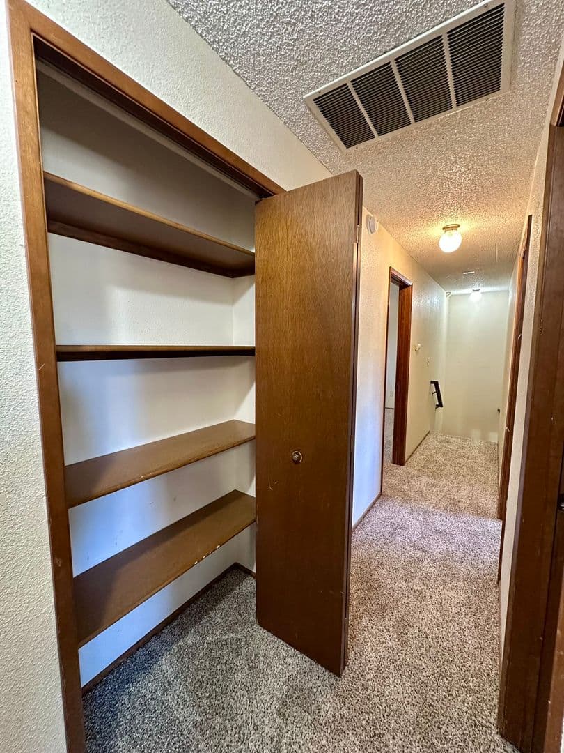 Springfield House: 970 S 55th Place