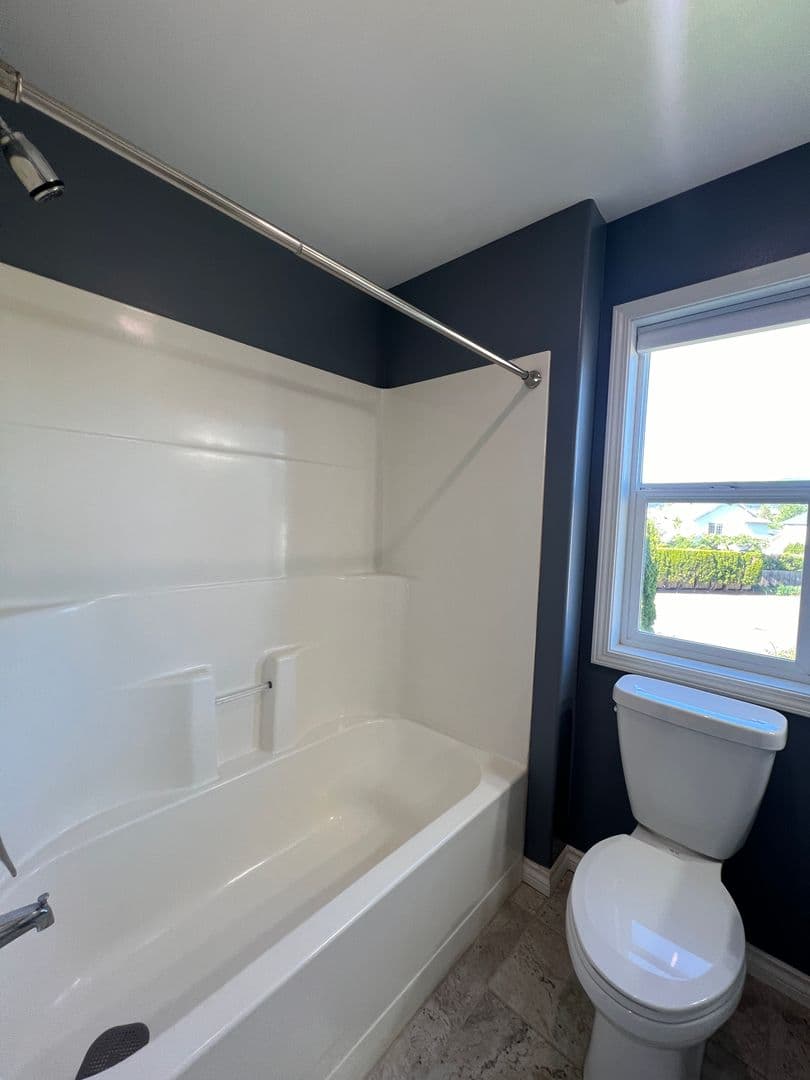 Eugene House: 1592 Kingston Way