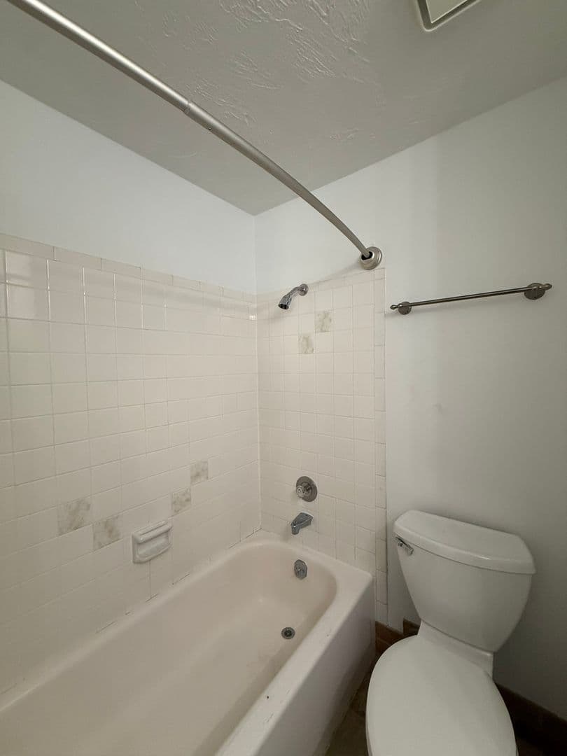 Eugene Apartment: 595 Mar Loop