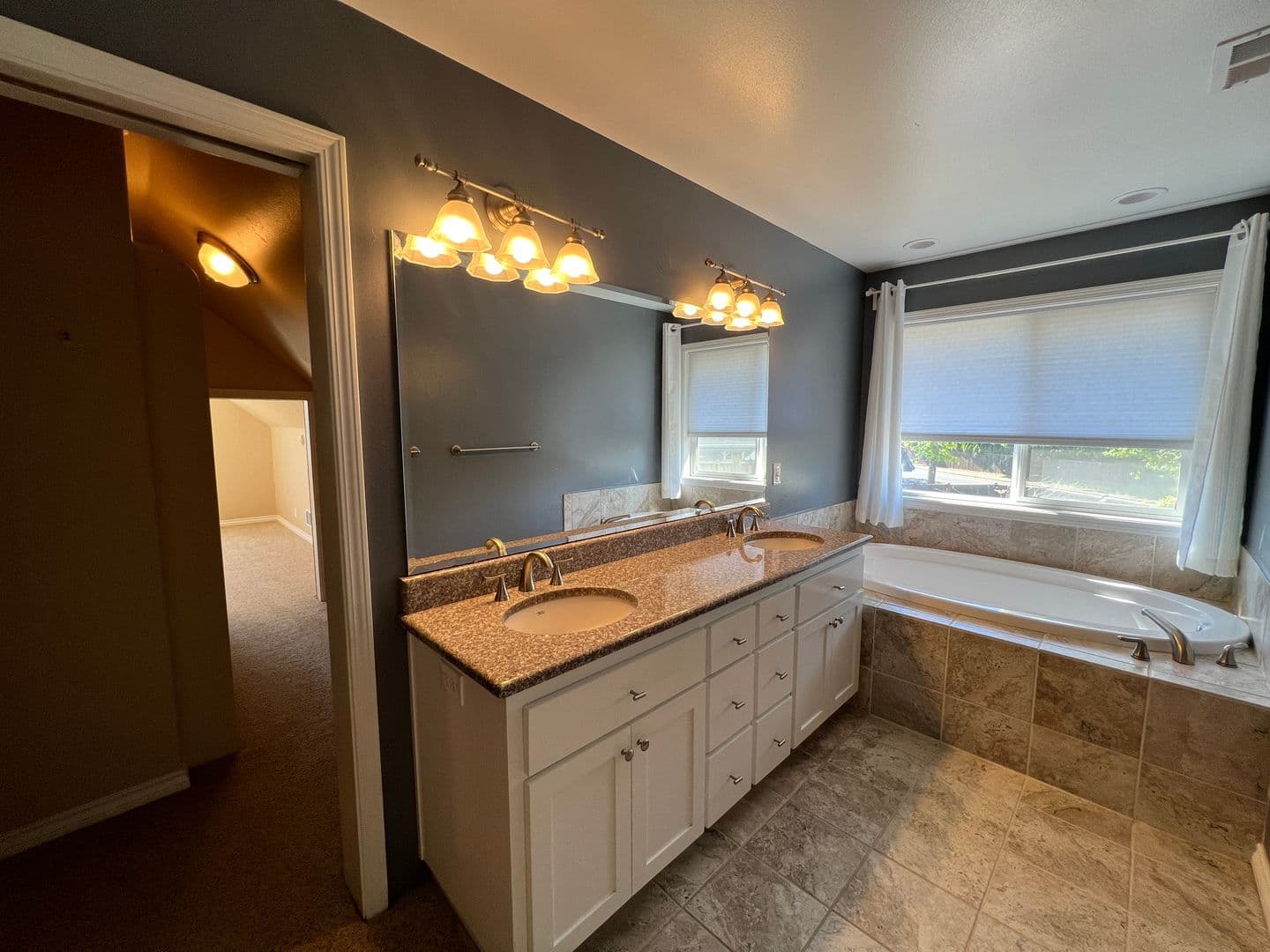 Eugene House: 1592 Kingston Way