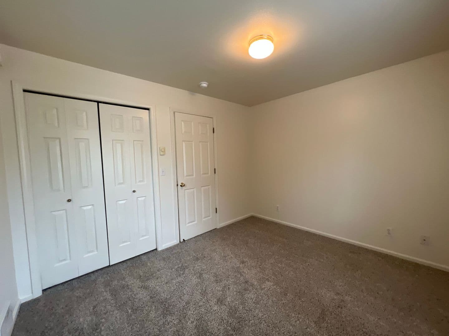 Eugene Apartment: 1622 W Broadway