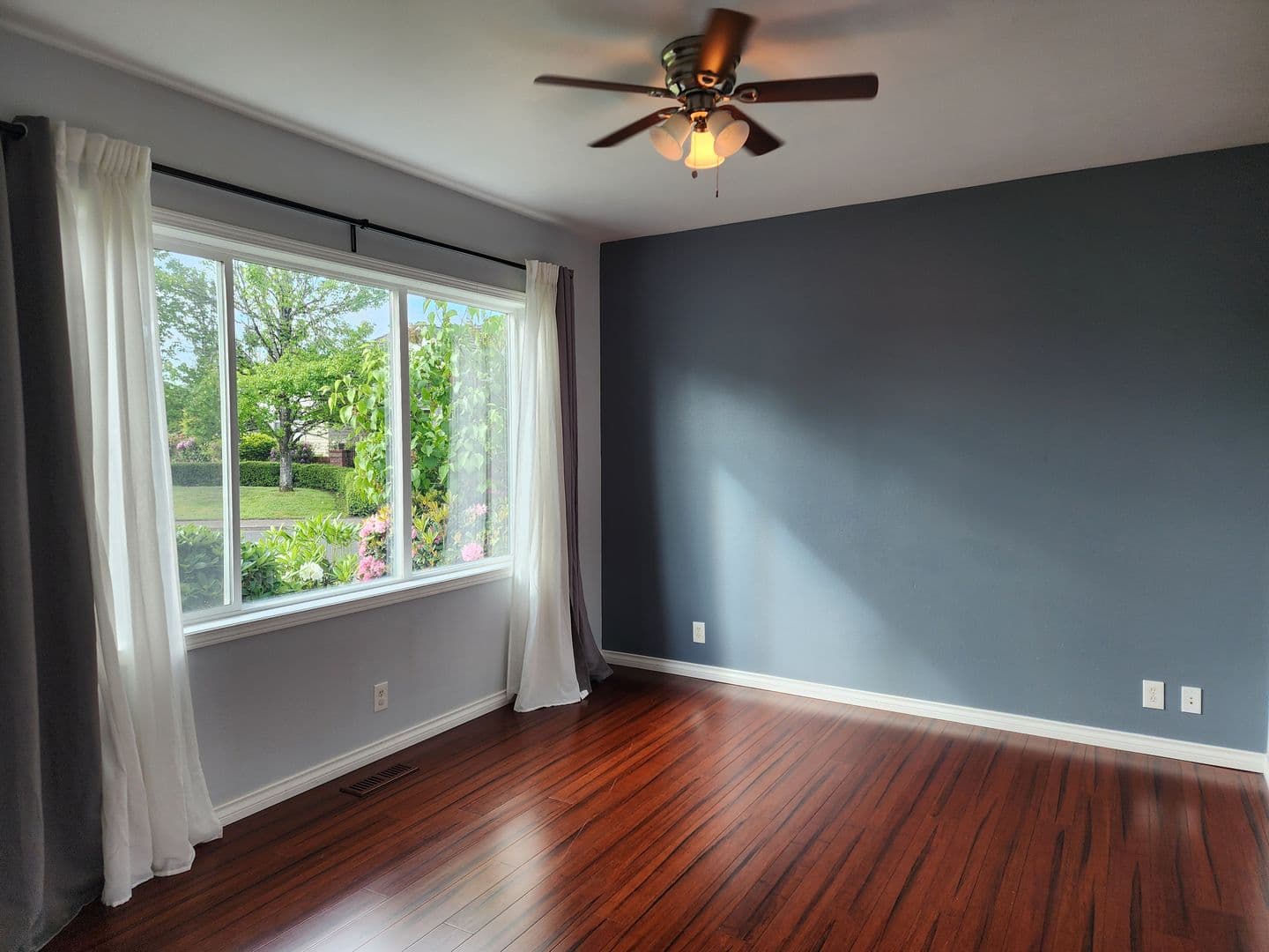 Eugene House: 1592 Kingston Way