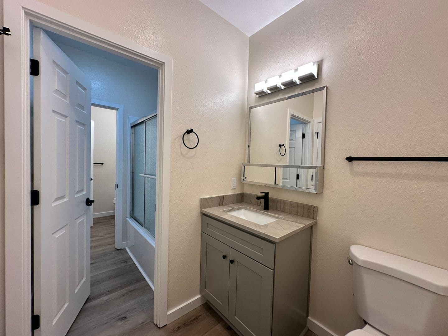 Springfield Apartment: 387 S 58th Street