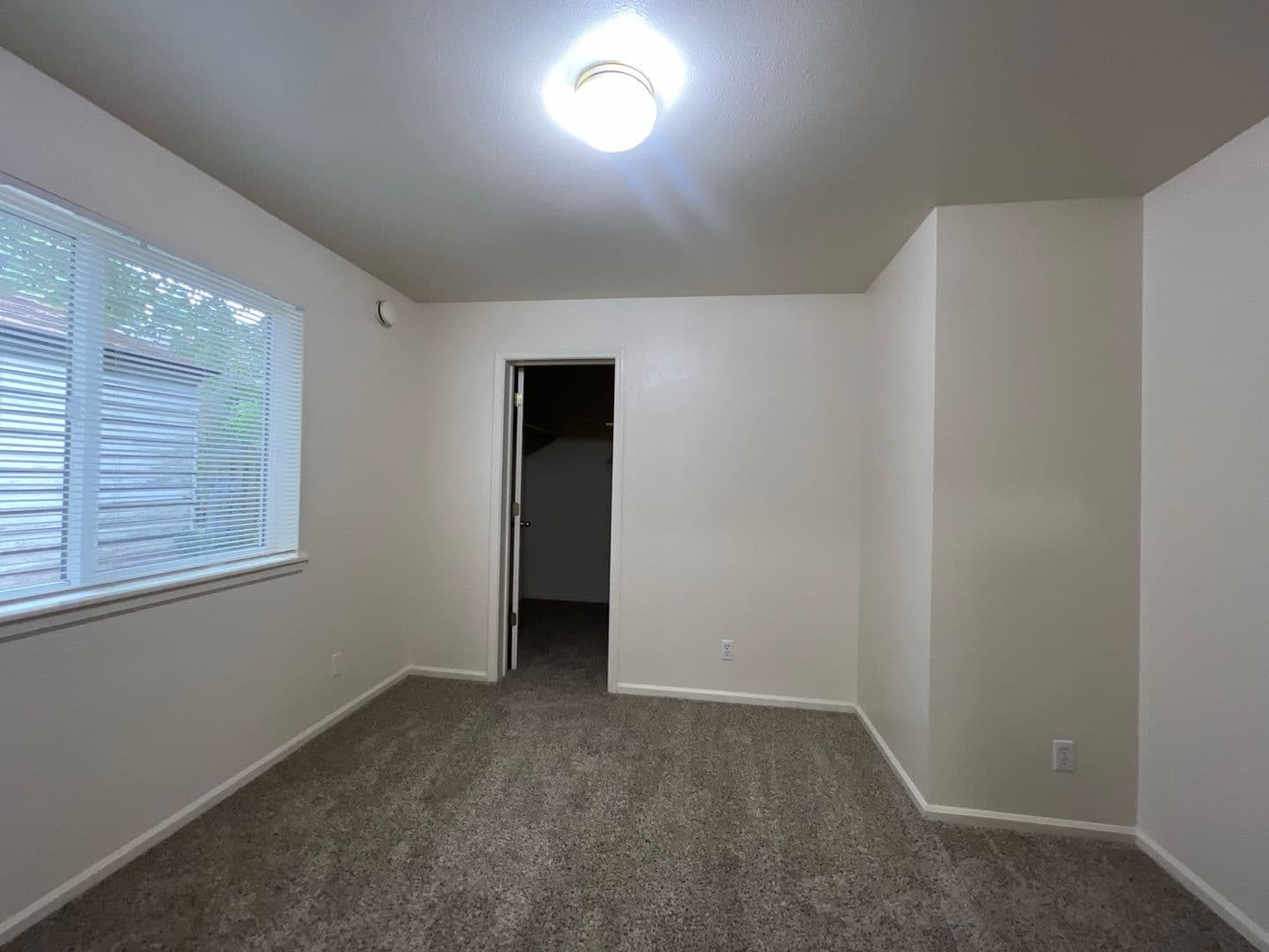 Eugene Apartment: 1622 W Broadway