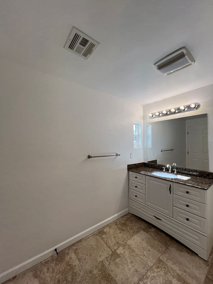 Eugene House: 2668 Forrester Way