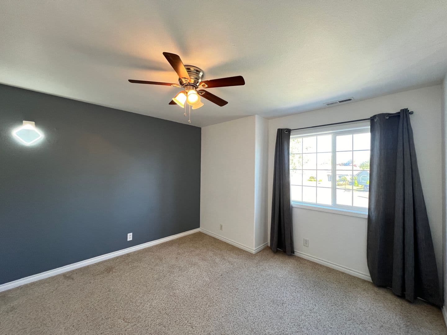 Eugene House: 1592 Kingston Way