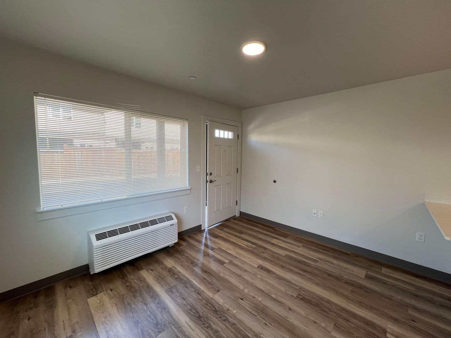 Springfield Apartment: 1866 5th Street