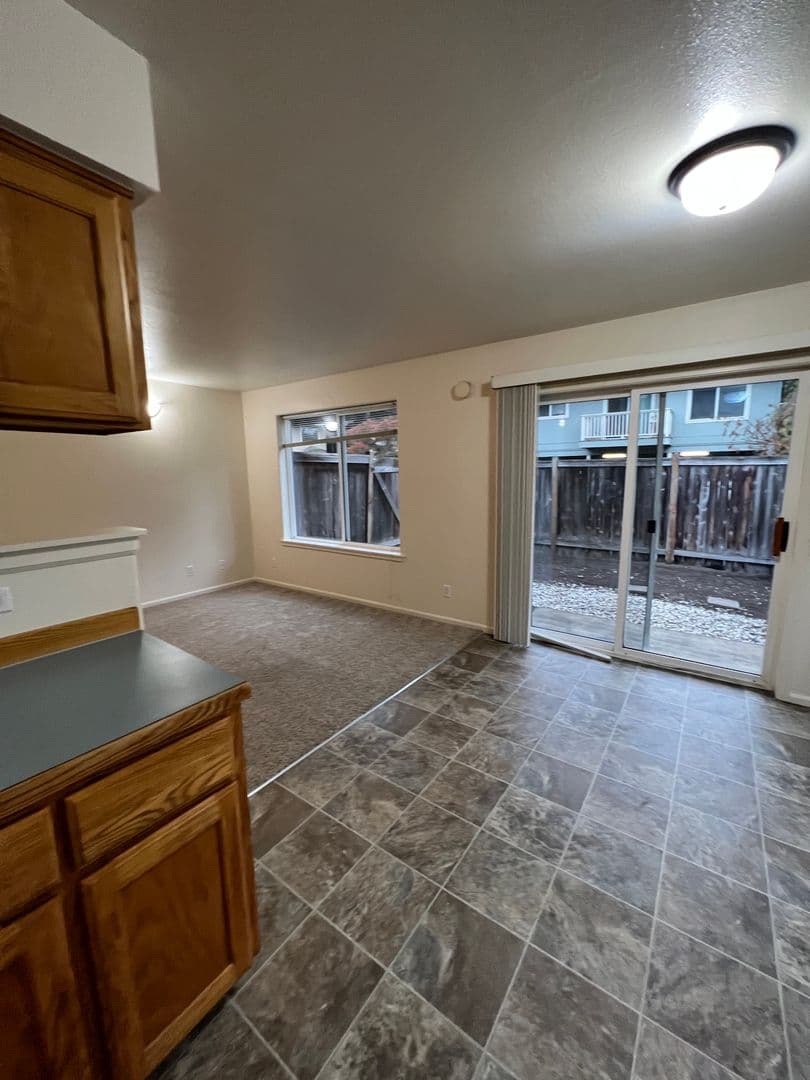 Eugene Apartment: 1622 W Broadway