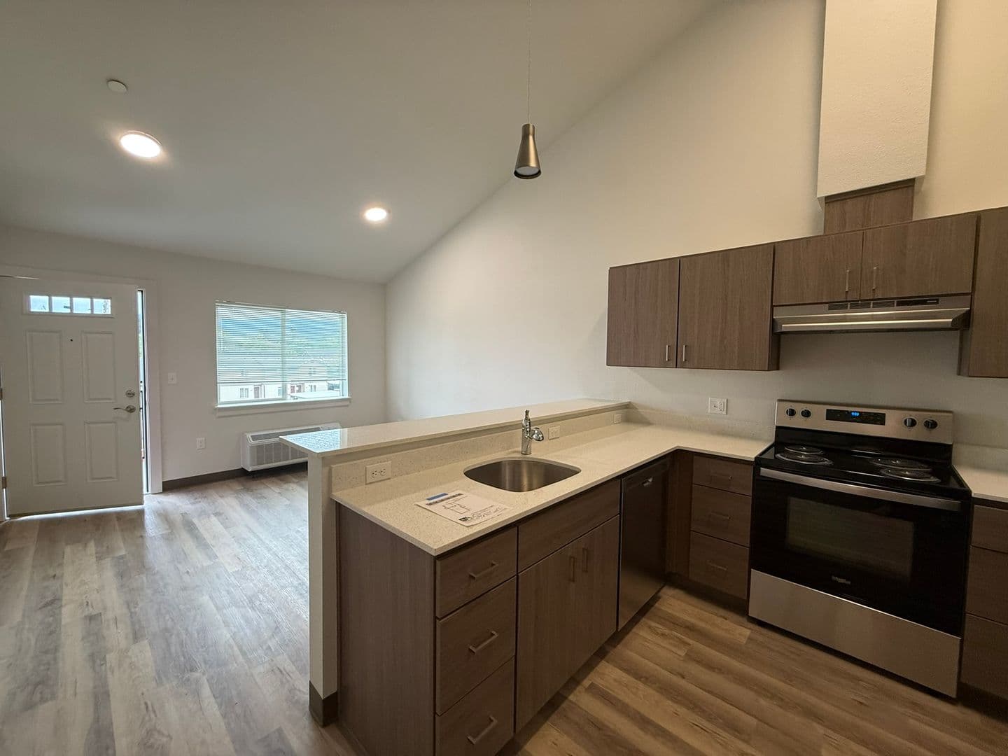 Springfield Apartment: 1888 5th Street