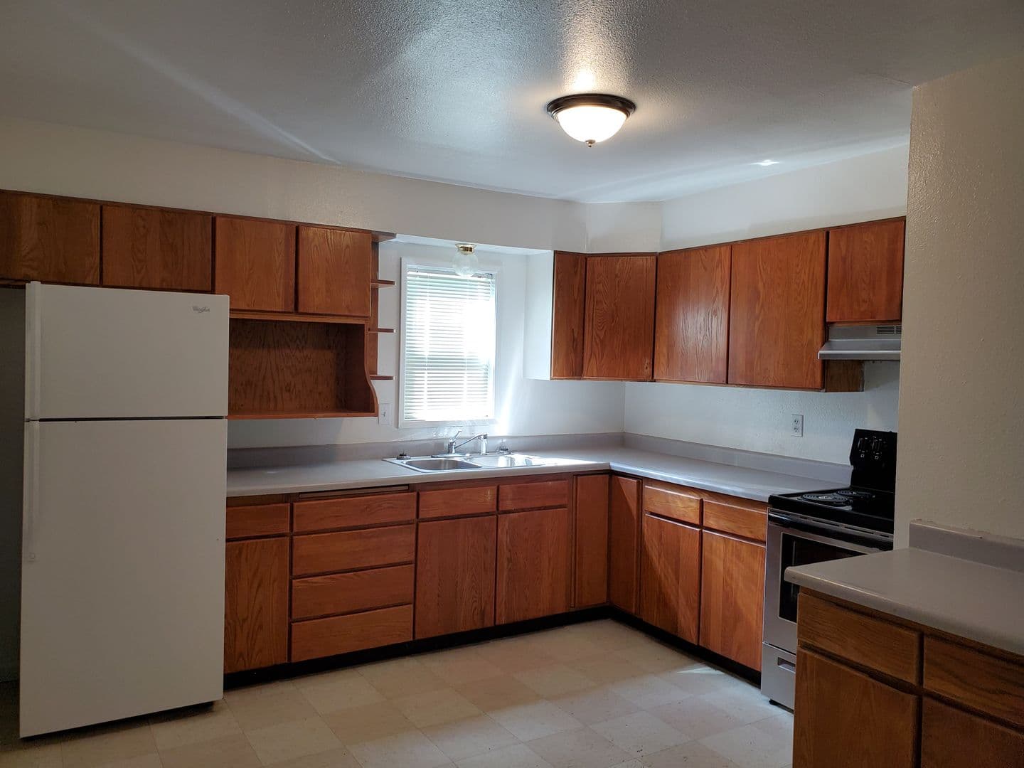 Springfield Apartment: 4184 Camellia