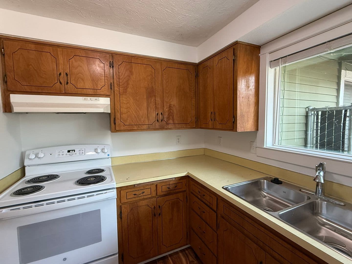 Eugene Apartment: 595 Mar Loop