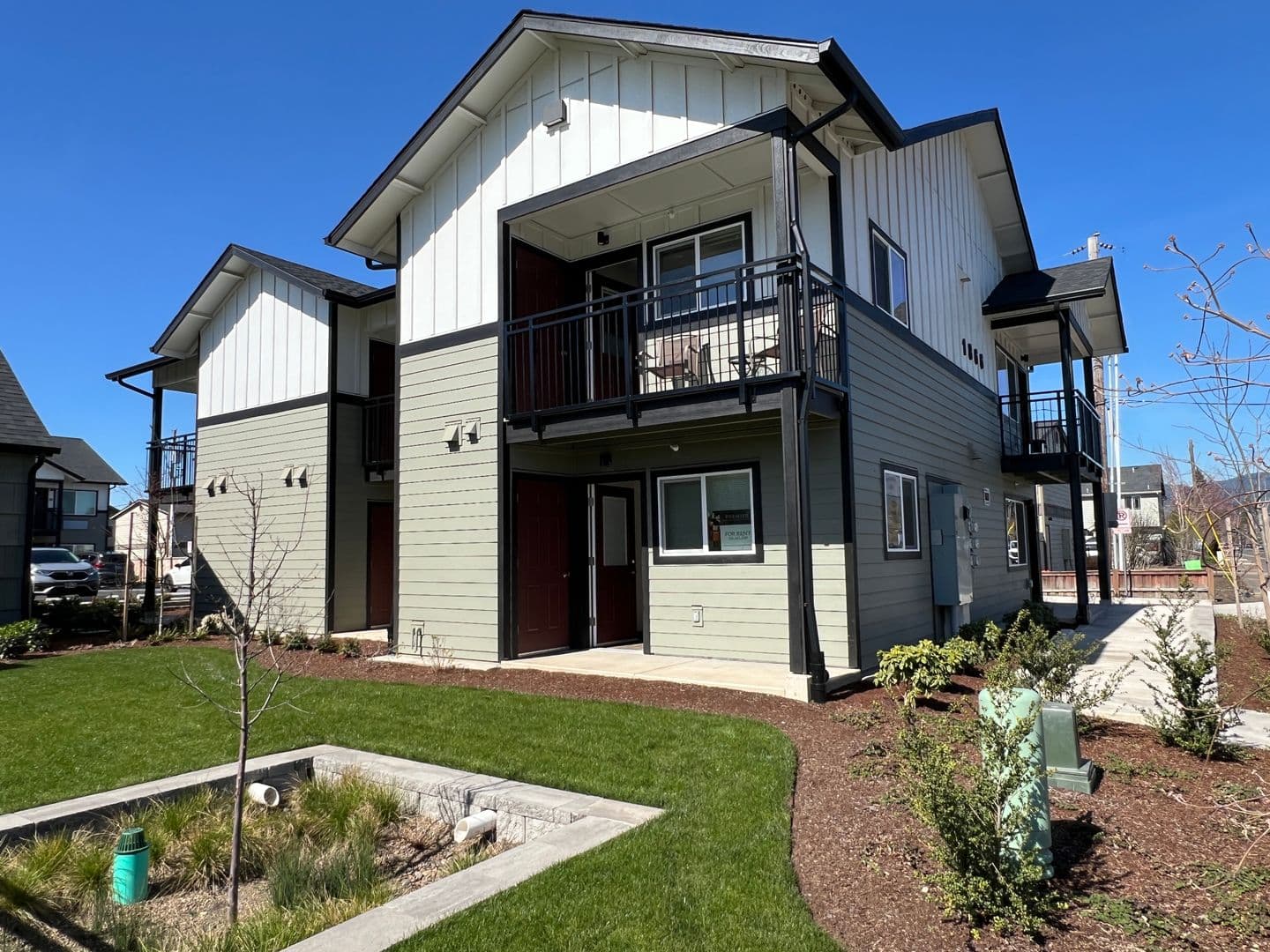 Springfield Apartment: 1866 5th Street