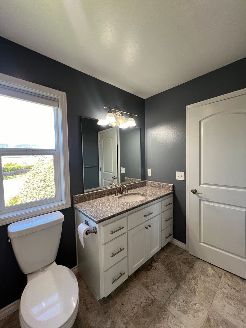 Eugene House: 1592 Kingston Way