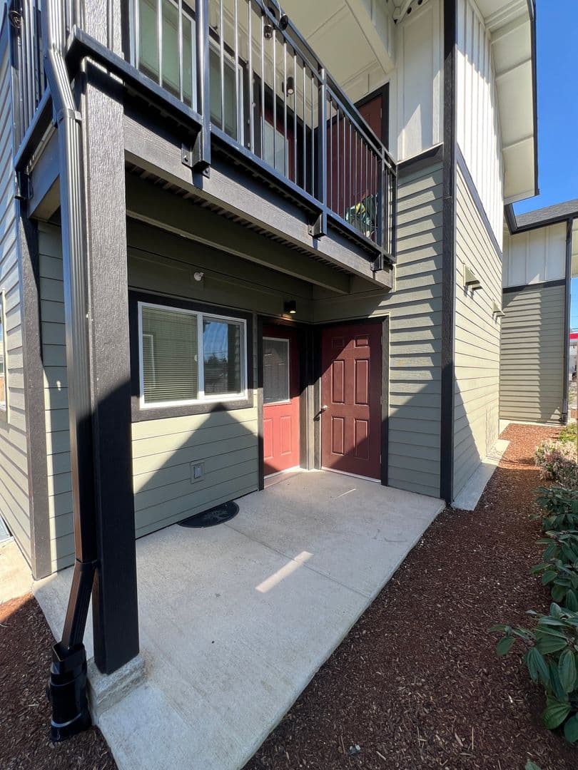 Springfield Apartment: 1866 5th Street