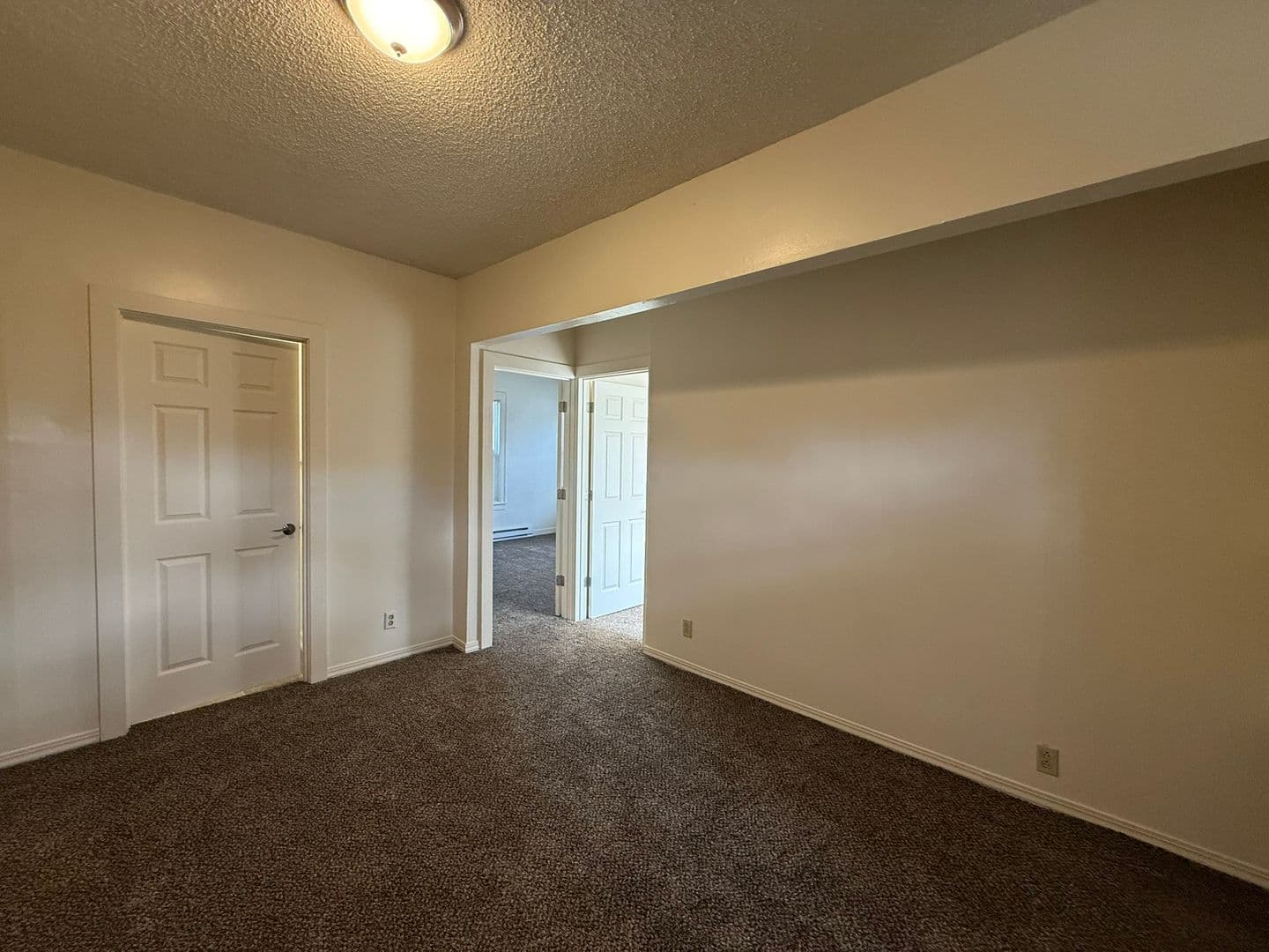 Eugene Apartment: 771 W 7th Ave