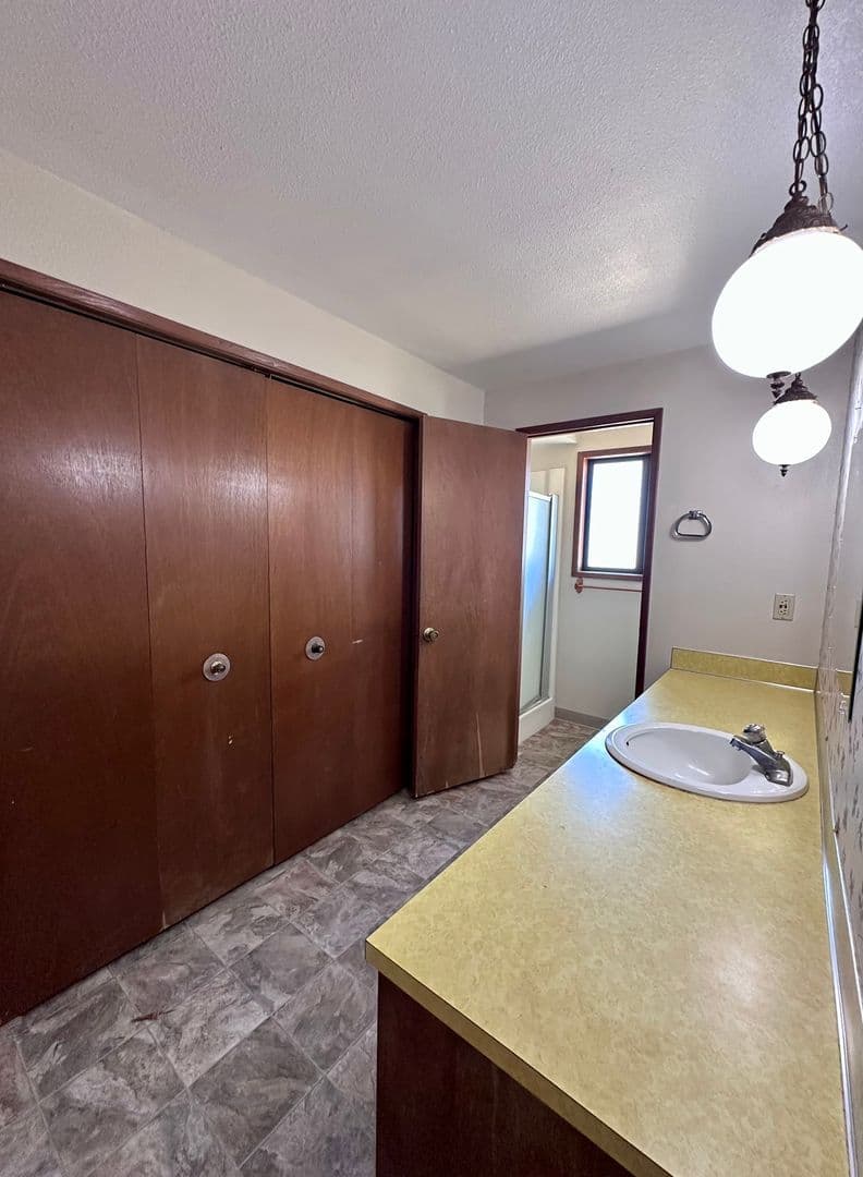 Springfield House: 970 S 55th Place
