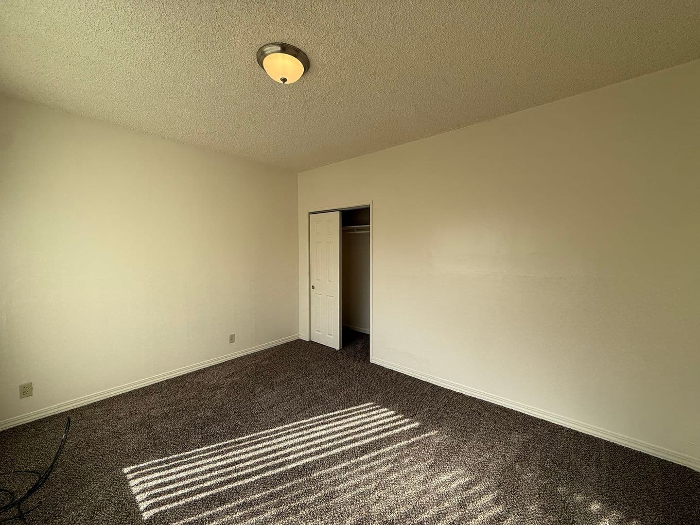 Eugene Apartment: 771 W 7th Ave