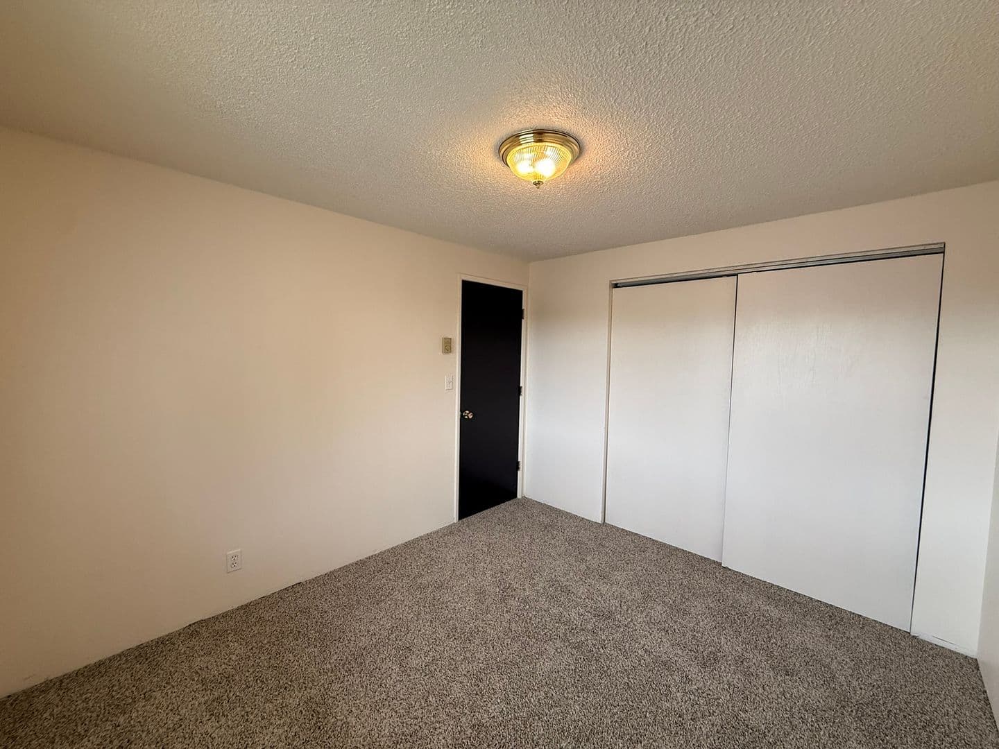 Creswell Apartment: 92 N 8th Street